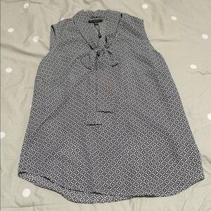 NWT Black and White Patterned Tie Front Women's Top